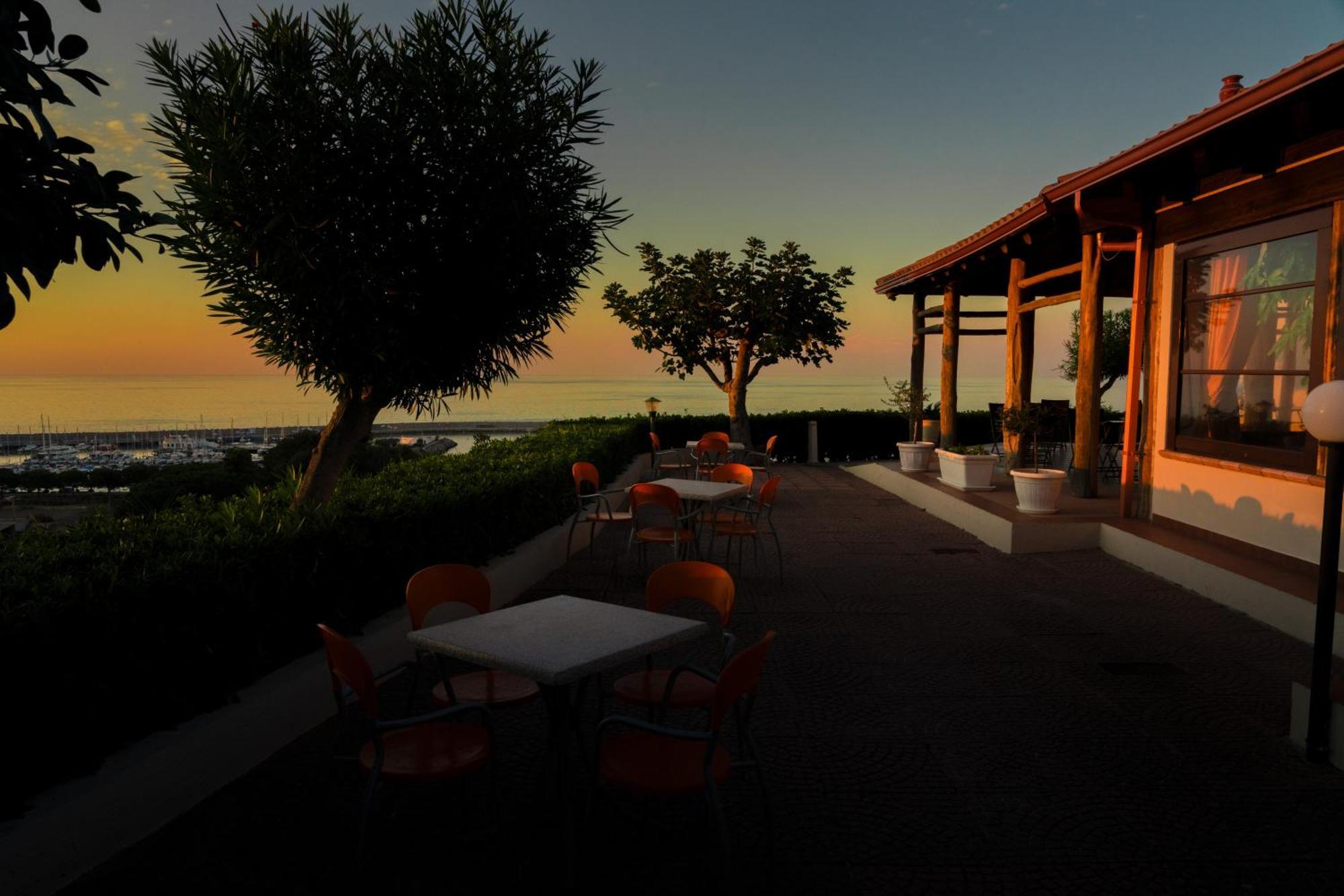 Residence New Paradise โตรเปอา ภายนอก รูปภาพ